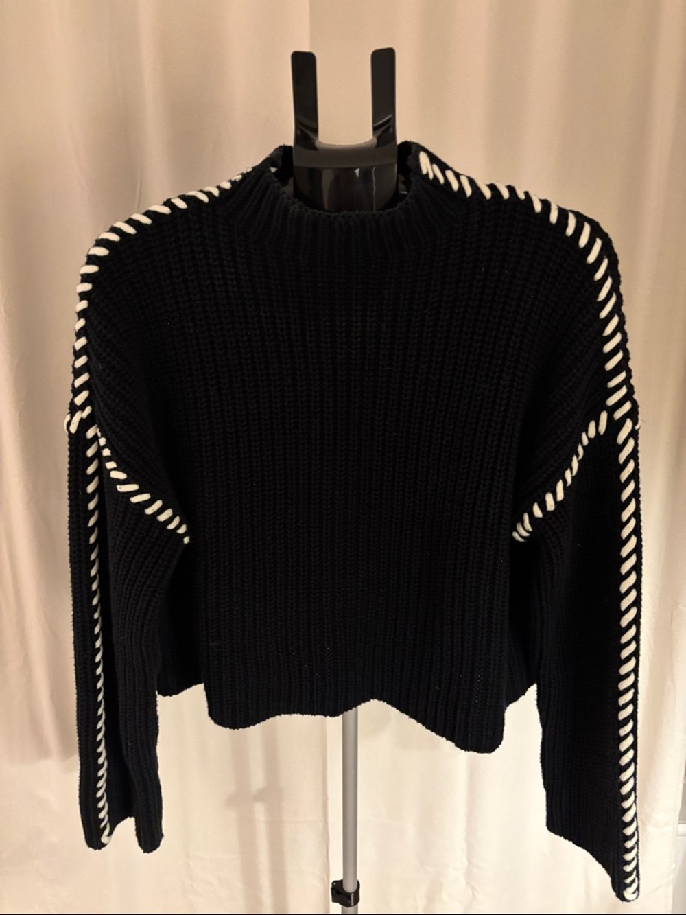 Vero Moda Black Ribbed Knit Sweater with White Contrast StitchingXL